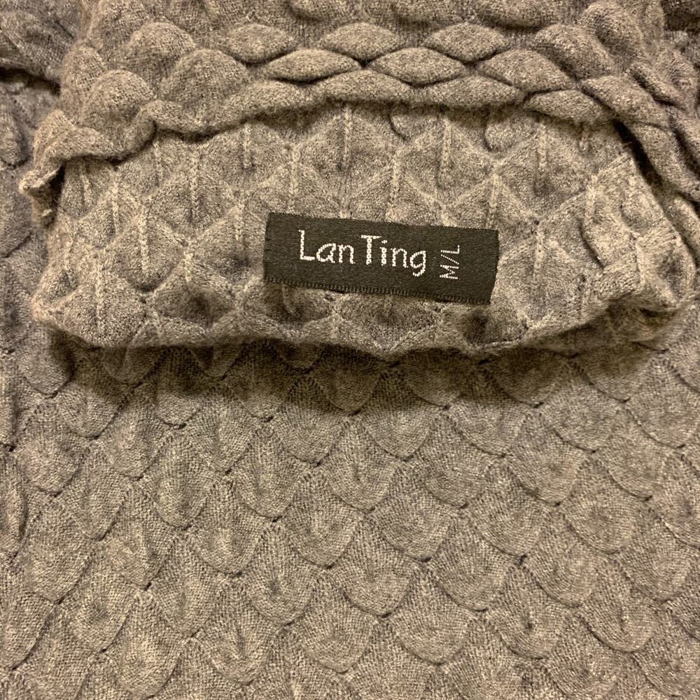 Gray sweater - Picture 3 of 4